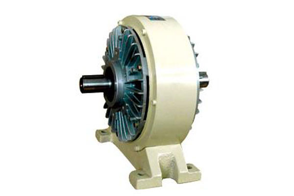 新型環(huán)繞免擦洗型全自動(dòng)洗車機(jī)的特征